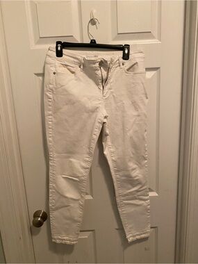 Ann Taylor Curvy Skinny White Ankle Crop Jeans